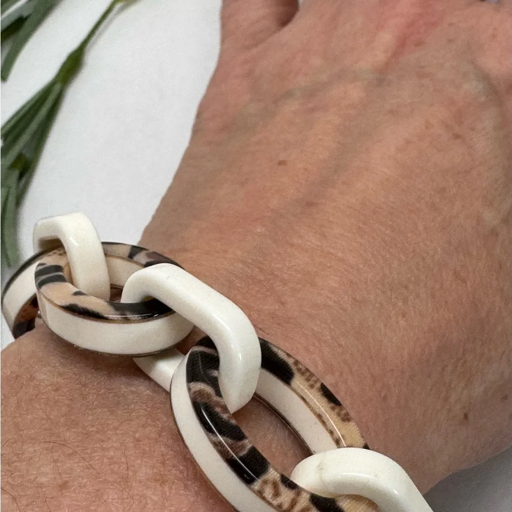 Chico’s White & Brown Pattern Link Acrylic Bracelet NEW